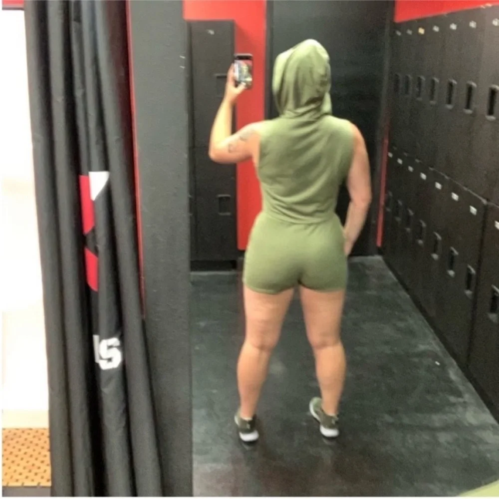 NWOT 6 Green hooded crop top vest and shorts with pockets workout lounge set - Picture 5 of 14